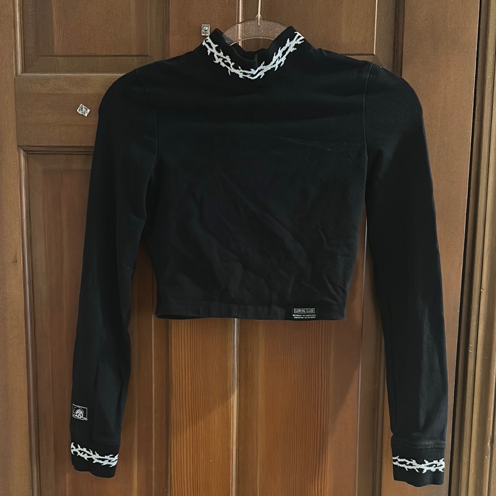 Black Long Sleeve Crop Top